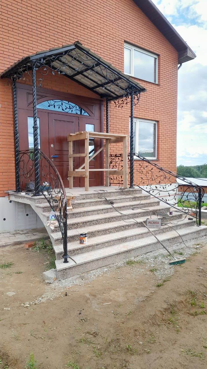 Крыльцо с арочным навесом